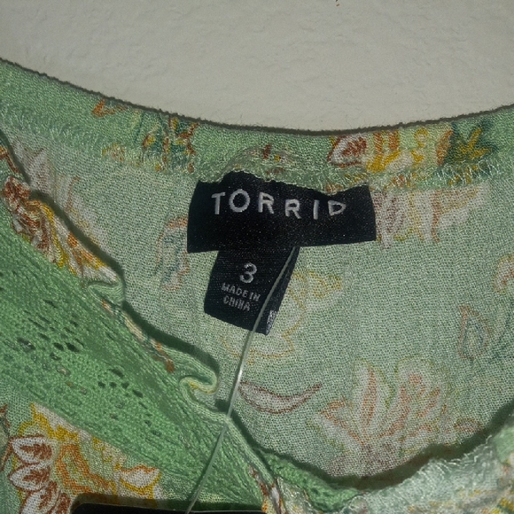 NWT Torrid Light Green Floral Camisole - Picture 2 of 6